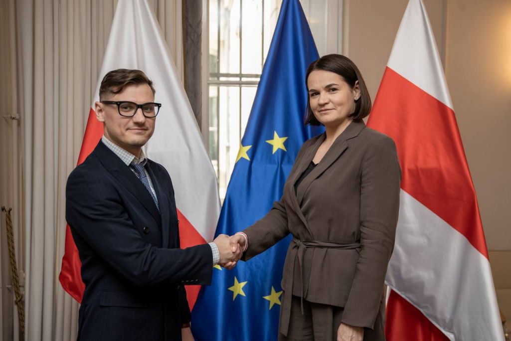 Абраная прэзідэнтка Беларусі, кіраўніца АПК Святлана Ціханоўская на сустрэчы з спікерам Каардынацыйнай рады Арцёмам Бруханом. Фота: CabinetBelarus / Telegram