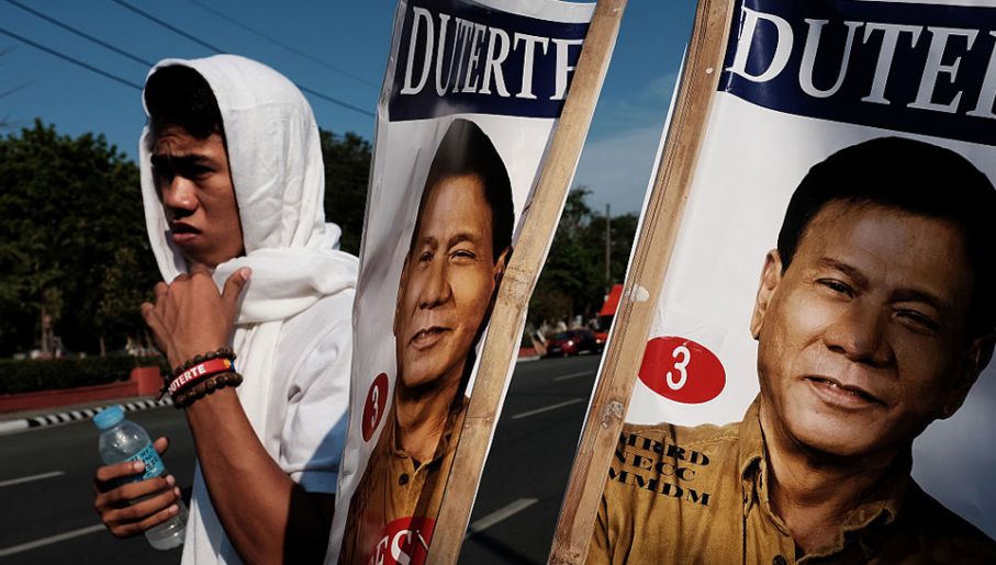 Duterte cieszy się popularnością wśród mieszkańców Filipin (fot. Jes Aznar/Getty Images)