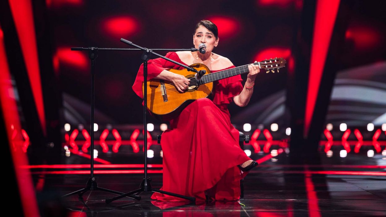 Barbara Gołaska zmierzyła się z ponadczasowym hitem „Besame Mucho”, nadając mu własną, emocjonalną interpretację. Fot. Waldemar Kompała/ TVP