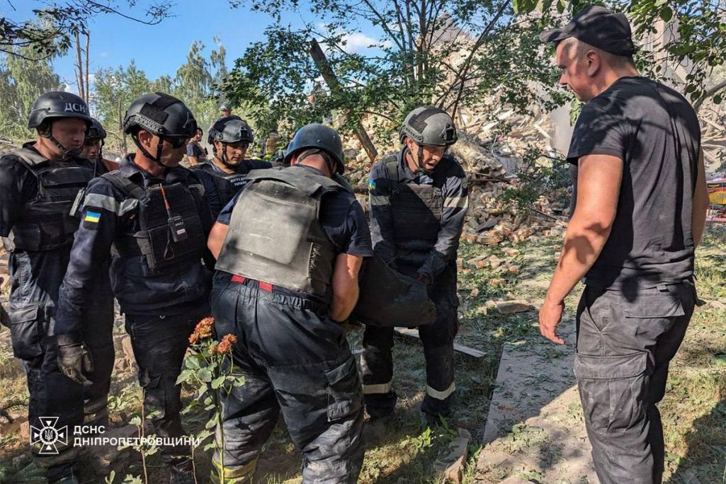 Украінскія ратаўнікі ў Крывым Рогу 12 чэрвеня. (Фота: МВС України / Telegram)