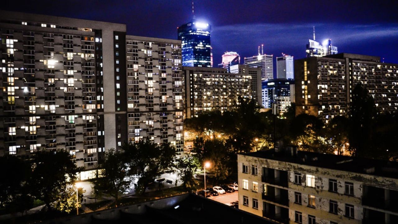 Polacy nadal chętnie inwestują w nieruchomości (fot. Omar Marques/Getty Images)