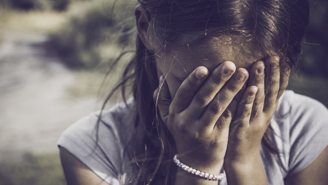 Według dziennikarza ofiary Krzysztofa Sadowskiego miały 10-15 lat (fot. Shutterstock/Anelina) Według dziennikarza ofiary Krzysztofa Sadowskiego miały 10-15 lat (fot. Shutterstock/Anelina)