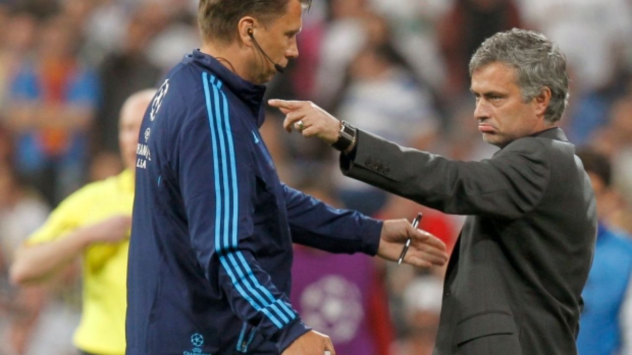 Jose Mourinho rewanżowy półfinał LM na Camp Nou obejrzy z trybun (fot. PAP/EPA)