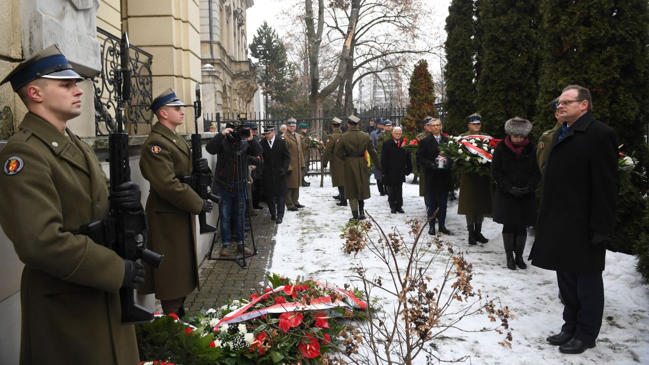 Uroczystość przy kamieniu pamiątkowym poświęconym uczestnikom akcji „Kutschera” (fot.  PAP/Radek Pietruszka)