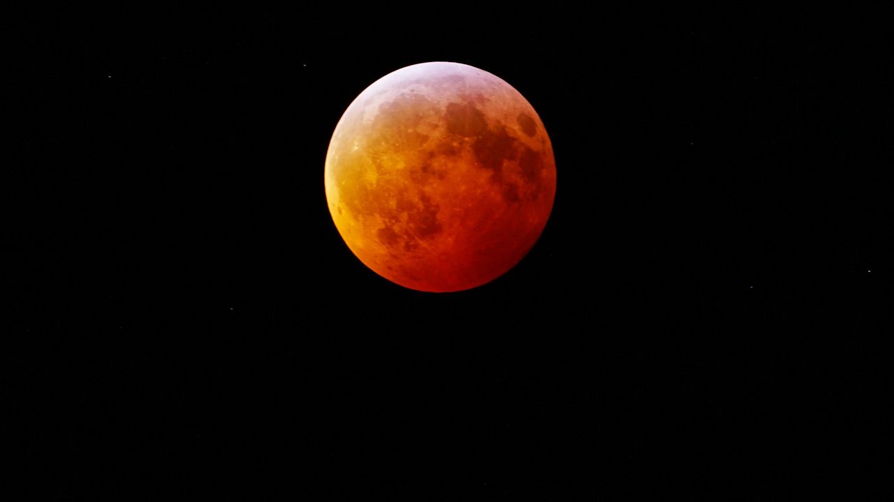 Superpełnia i Krwawy Księżyc w maju 2021 roku (zdjęcie ilustracyjne; fot. Shutterstock)