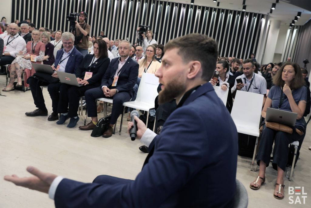 Павел Віллі Кухта на II канферэнцыі “Новая Беларусь”. (Фота: Белсат)