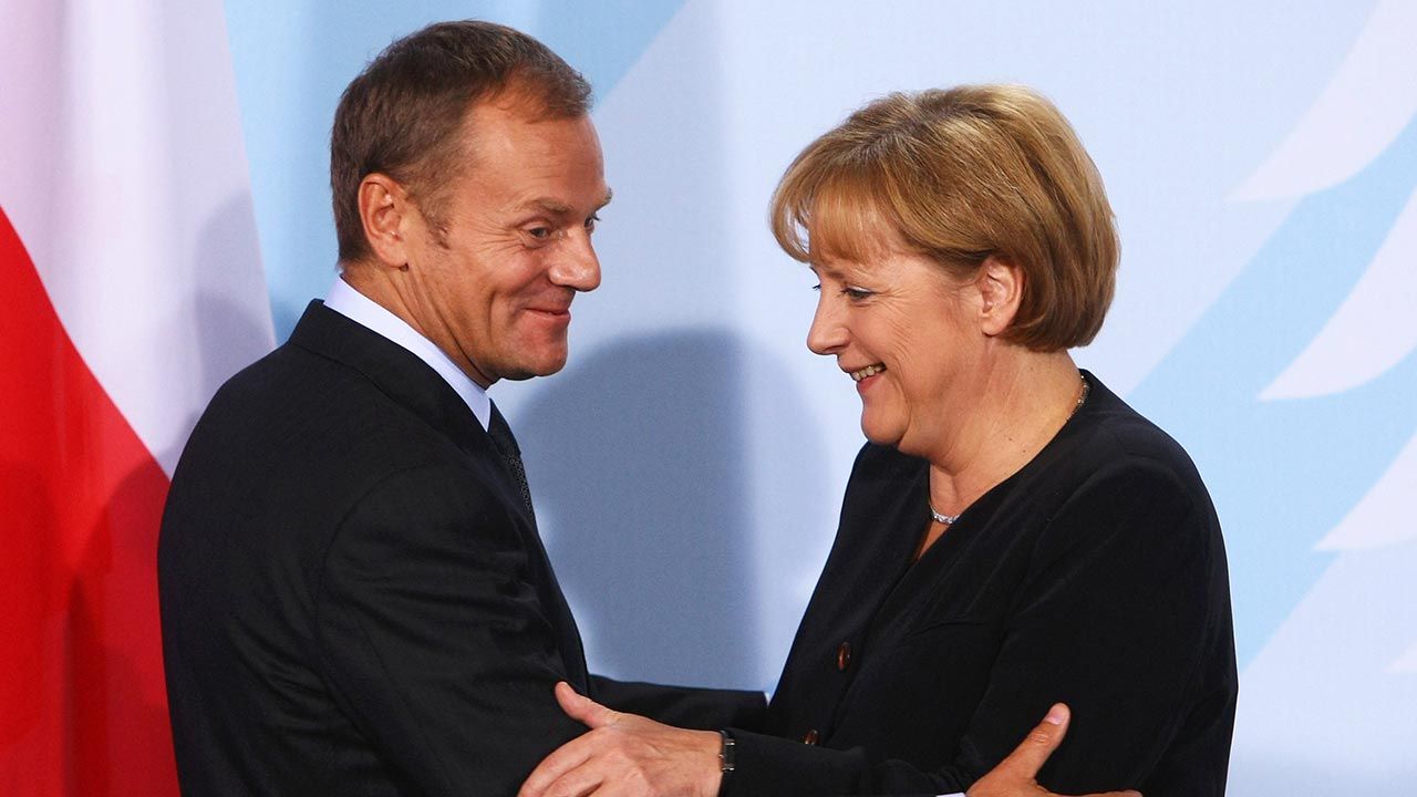 Donald Tusk i Angela Merkel (fot. PAP/EPA/OLIVIER HOSLET)