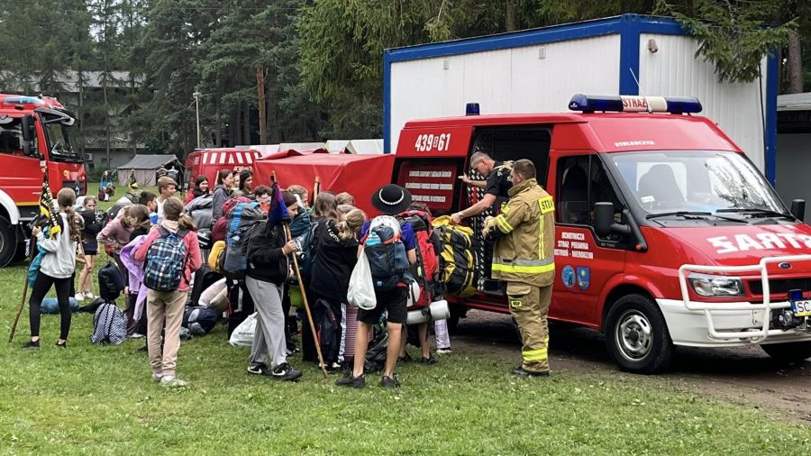 Ewakuacja harcerzy w Ustroniu. Fot. źródło: FB Paweł Sztefek Burmistrz Miasta Ustroń