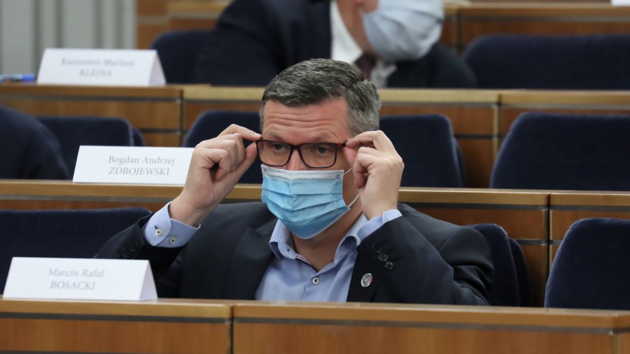 Koronawirus i obostrzenia. Senator PO Marcin Bosacki komentuje (PAP/Tomasz Gzell) Koronawirus i obostrzenia. Senator PO Marcin Bosacki komentuje (PAP/Tomasz Gzell)