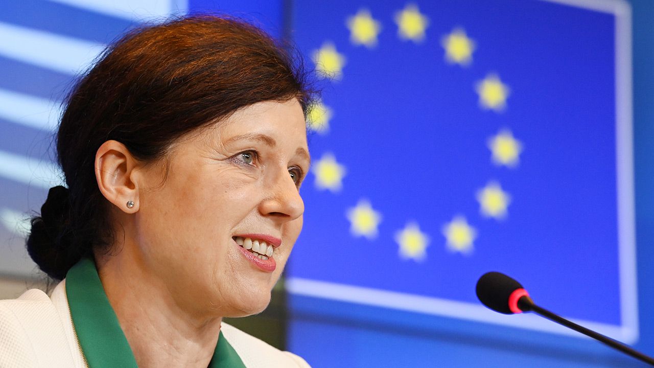 Również KE musi działać zgodnie z zasadami praworządności – mówi Viera Jourova (fot. PAP/EPA/JOHN THYS / POOL) Również KE musi działać zgodnie z zasadami praworządności – mówi Viera Jourova (fot. PAP/EPA/JOHN THYS / POOL)