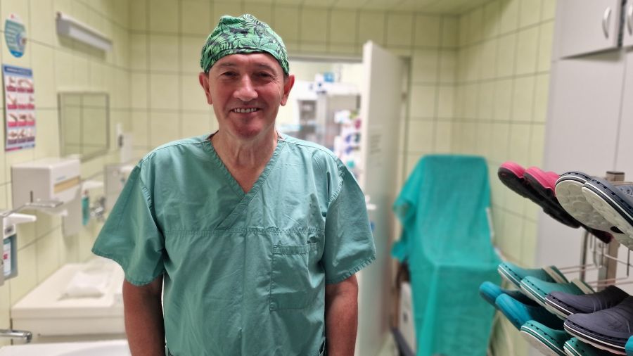 - Zabieg był niezwykle trudny technicznie - mówi dr n. med. Grzegorz Świercz (Fot. WSZ w Kielcach)