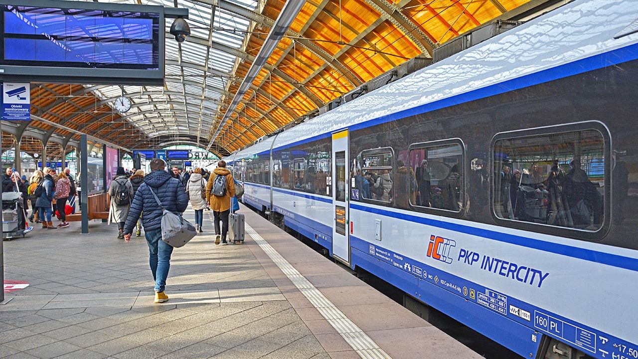 Zakończono prace na torach między Wrocławiem a Sobótką (fot. Shutterstock) Zakończono prace na torach między Wrocławiem a Sobótką (fot. Shutterstock)