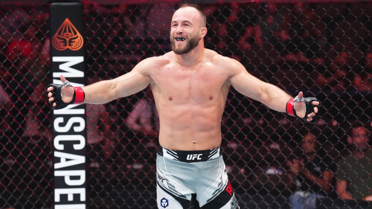 Mateusz Rębecki zawalczy na gali UFC 295 (fot. Getty)
