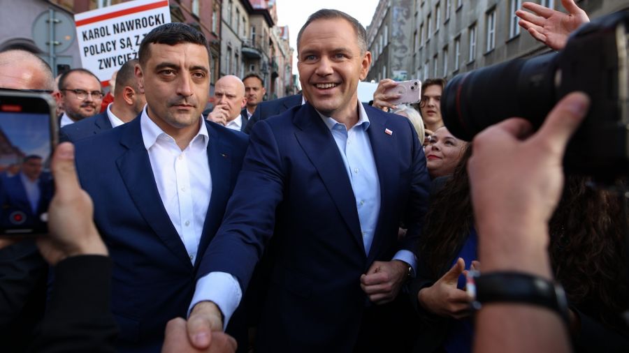 Karol Nawrocki może cieszyć się poparciem rosyjskiego nacjonalisty, George'a Simiona (fot. PAP)