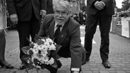 Hubert Skrzypczak odsłonił pamiątkową gwiazdę ze swoim nazwiskiem w Alei Gwiazd Sportu we Władysławowie