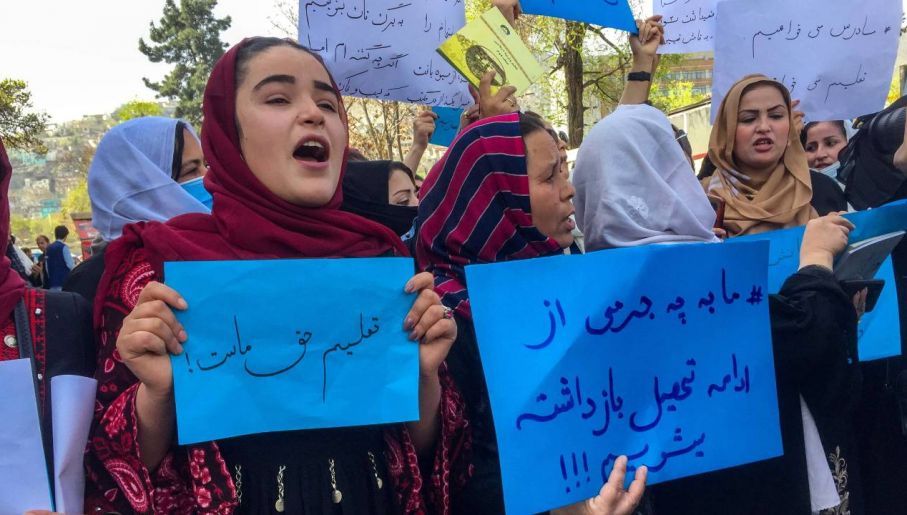 Wbrew obietnicom talibowie ograniczyli możliwość nauki przez kobiety (fot. PAP/EPA/STRINGER)