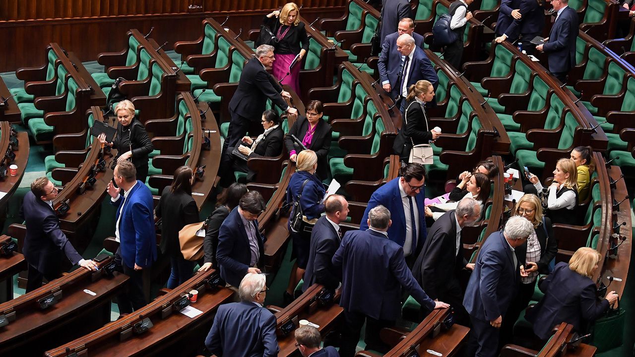 Pięć partii w Sejmie, PSL rzutem na taśmę (fot. arch.PAP/Andrzej Lange)