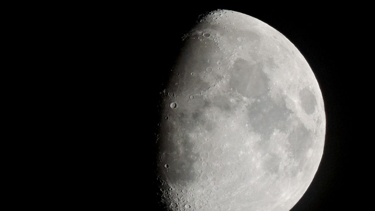 Zdaniem naukowców woda występuje na całej powierzchni Księżyca (fot. Pixabay) Zdaniem naukowców woda występuje na całej powierzchni Księżyca (fot. Pixabay)