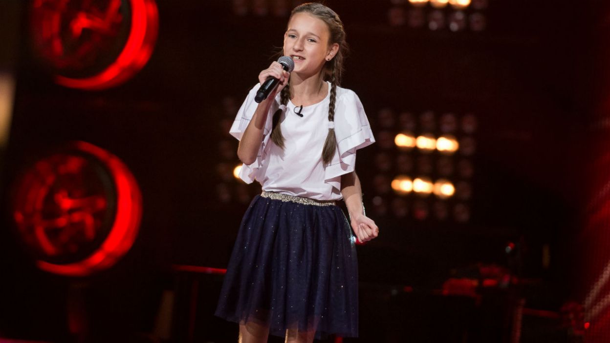 Amelia jak przystało na prawdziwą marzycielkę, postanowiła uwieść Trenerów utworem „Naprawdę chcę” z filmu „Mała Syrenka” (fot. J. Bogacz/TVP)