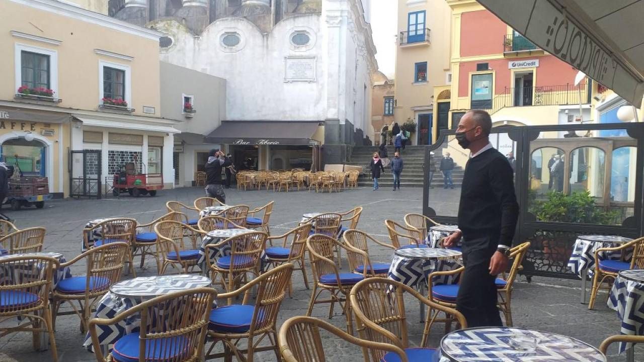 Podstawą gospodarki Capri jest turystyka (fot. PAP/EPA/GIUSEPPE CATUOGNO) Podstawą gospodarki Capri jest turystyka (fot. PAP/EPA/GIUSEPPE CATUOGNO)