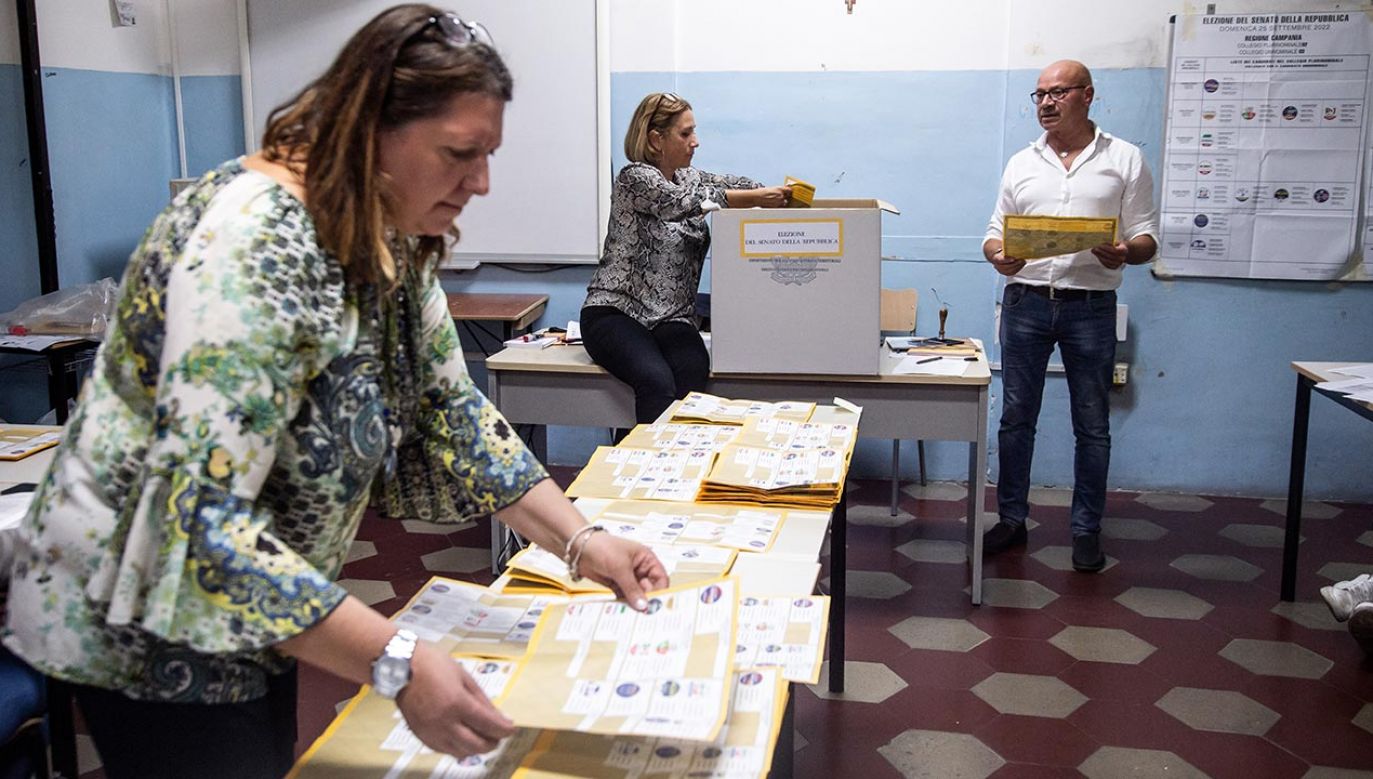  Cząstkowe wyniki wyborów we Włoszech (fot. Ivan Romano/Getty Images))