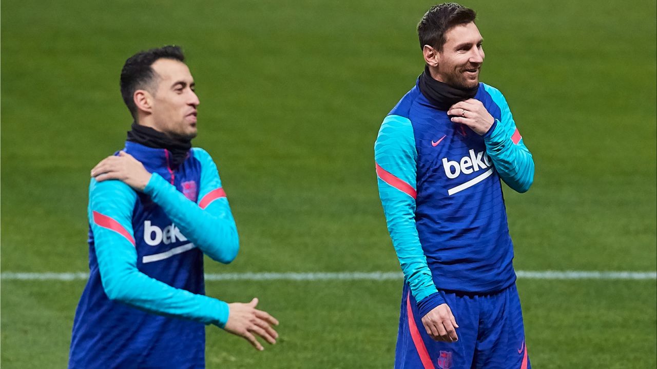 Sergio Busquets z lewej i Lionel Messi (fot. Getty)