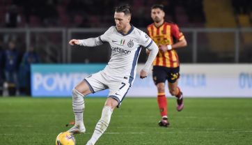 Piotr Zieliński w meczu z Lecce (fot. Getty).