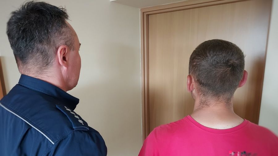 Ukradł puszkę z datkami na leczenie chorych dzieci. Recydywista w rękach policji/Fot. Policja 