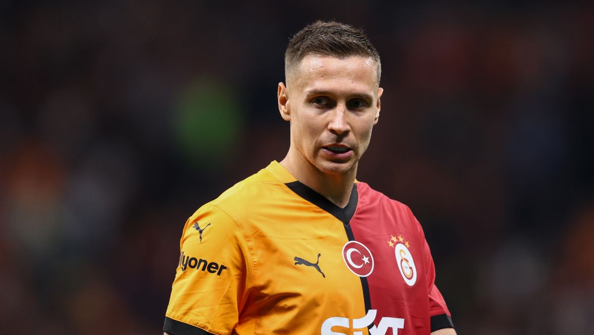 Liga turecka: Przemysław Frankowski z czerwoną kartką. Polak wyleciał z boiska w derbowym meczu z Besiktasem | TVP SPORT