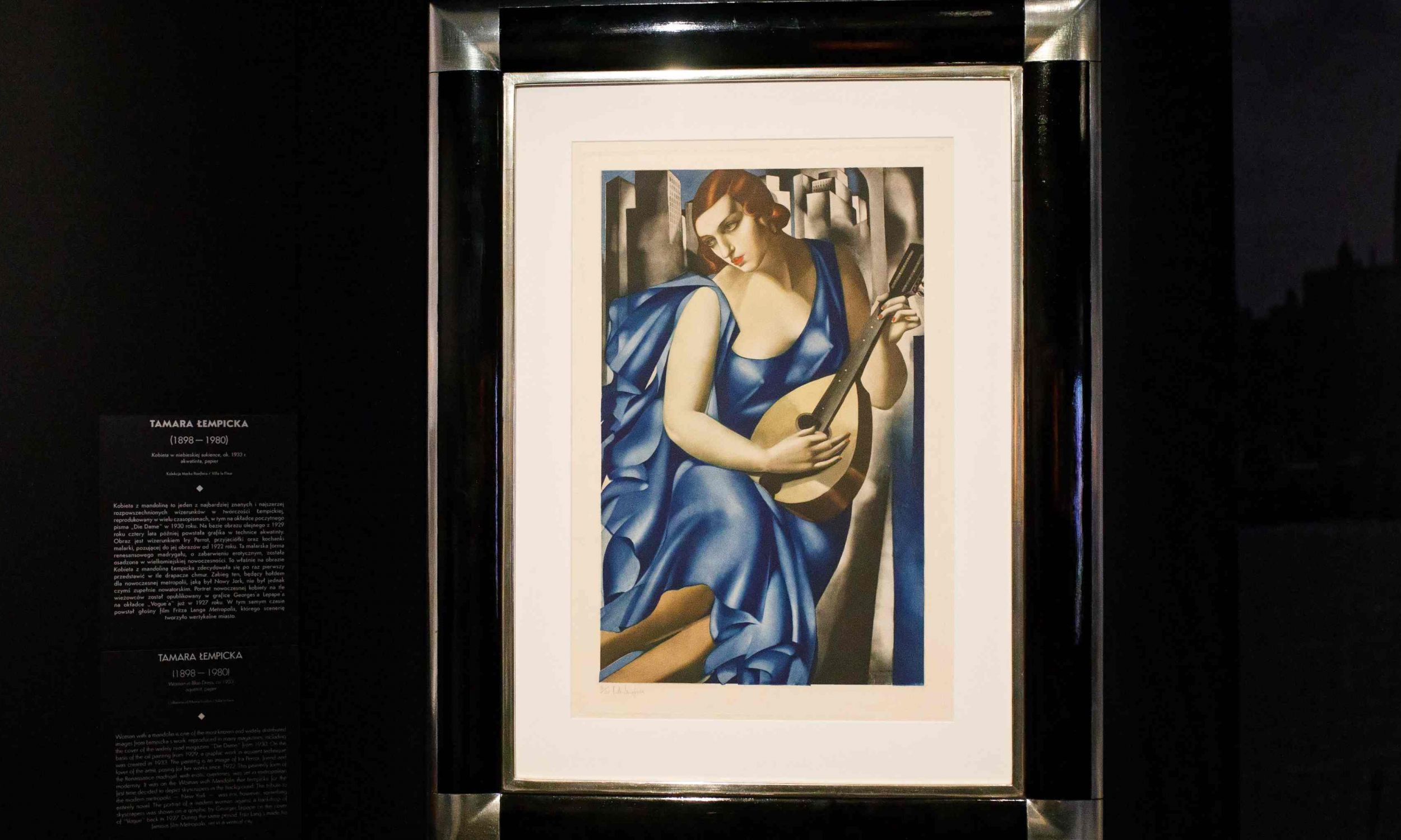 Героини ее картин максимально наслаждаются жизнью. “Женщина в голубом платье”. Фото PAP/Bartłomiej Wójtowicz