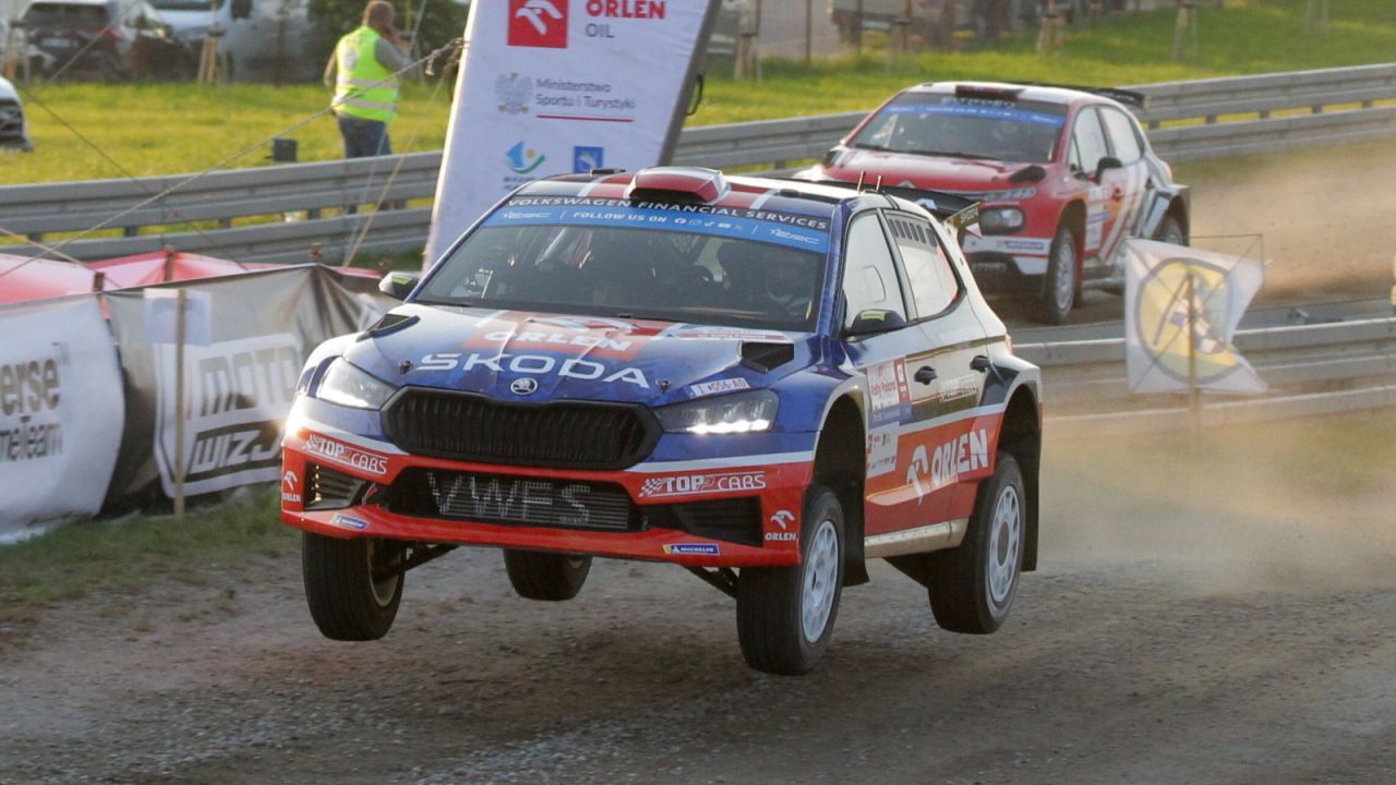 Mikołaj Marczyk i Szymon Gospodarczyk (Skoda Fabia RS) (fot. PAP/Tomasz Waszczuk)