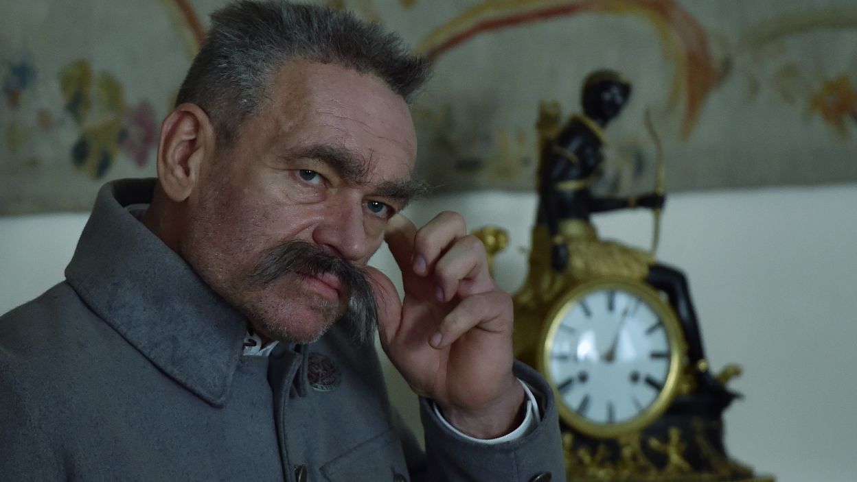 „Marszałek” to biograficzny spektakl Wojciecha Tomczyka; w rolę Józefa Piłsudskiego wcielił się Mariusz Bonaszewski (fot. Ireneusz Sobieszczuk/TVP)
