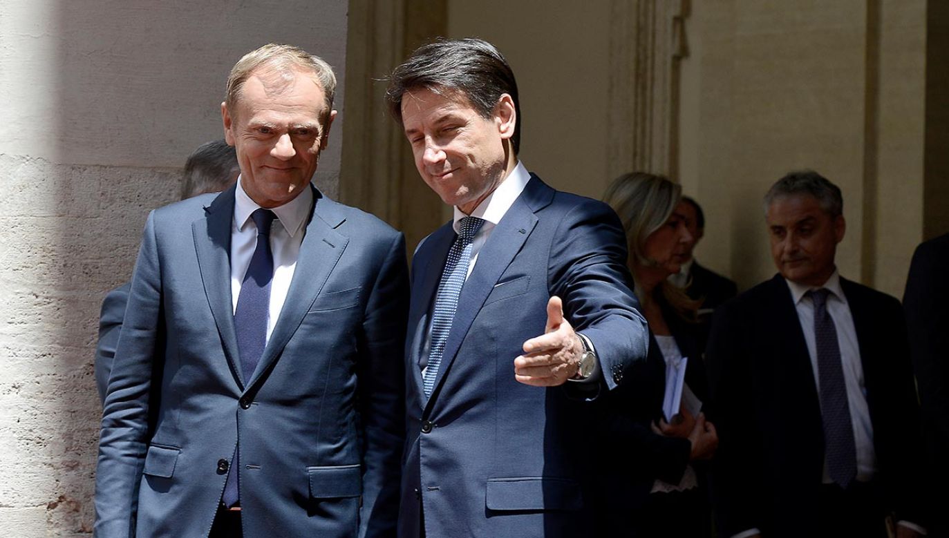 Donald Tusk i Giuseppe Conte (fot. Simona Granati - Corbis/Corbis via Getty Images)
