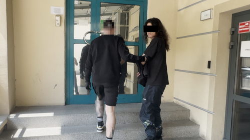 Пасажыр пагражаў кіроўцы нажом і патрабаваў 100 тысяч злотых і пачак цыгарэт. Фота: srodmiescie.policja.gov.pl