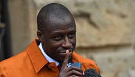 Benjamin Mendy po wyjściu z sądu (fot. Getty)