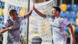 Jarosław Niezgoda z prawej (fot. Getty)