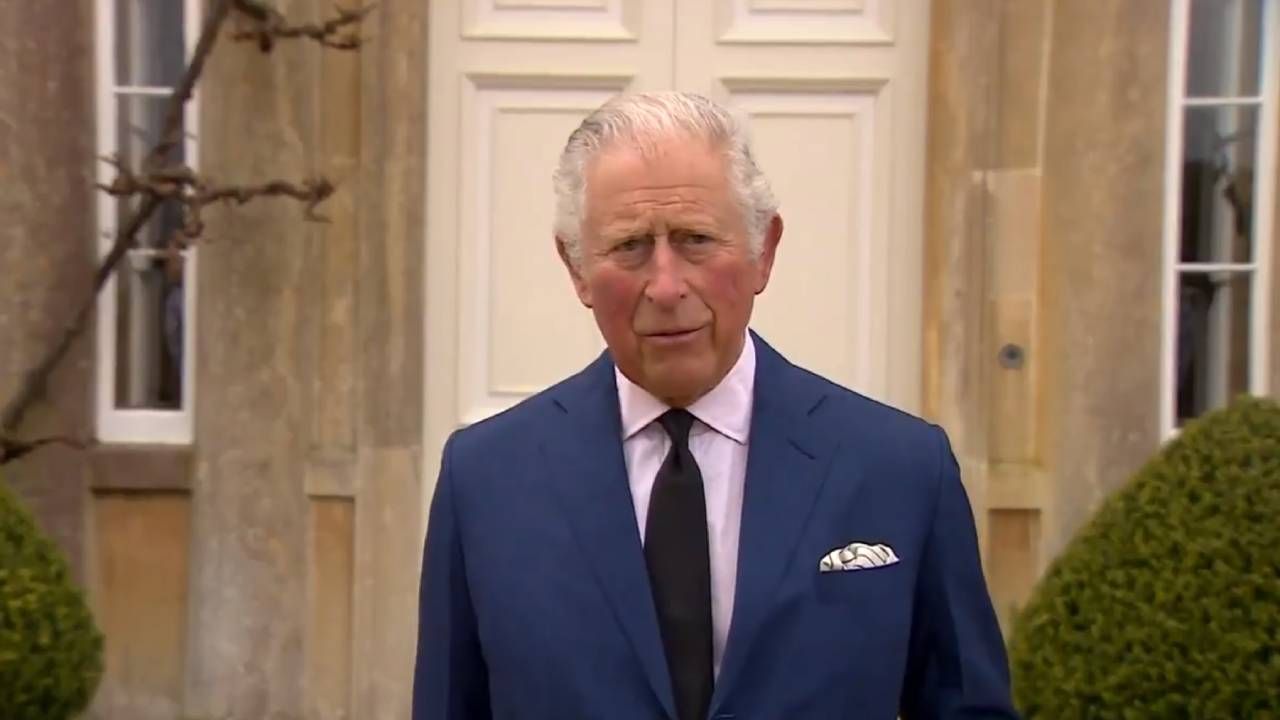 Książę Karol wygłosił przed Highgrove House krótkie oświadczenie w związku ze śmiercią swojego ojca (fot. źródło: Twitter/@RoyalFamilyITNP) Książę Karol wygłosił przed Highgrove House krótkie oświadczenie w związku ze śmiercią swojego ojca (fot. źródło: Twitter/@RoyalFamilyITNP)