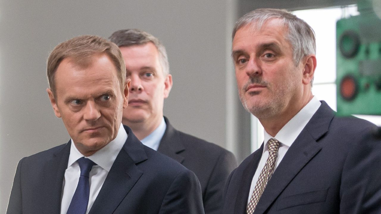 P. o. przewodniczącego Platformy Obywatelskiej Donald Tusk i prezydent Wałbrzycha Roman Szełemej (fot. Maciej Kulczyński/PAP) P. o. przewodniczącego Platformy Obywatelskiej Donald Tusk i prezydent Wałbrzycha Roman Szełemej (fot. Maciej Kulczyński/PAP)