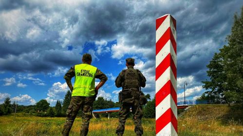 Migrants storm the Polish border and throw stones at Polish border guards