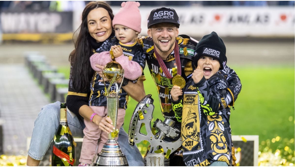 Artiom Łaguta został indywidualnym mistrzem świata (fot. PAP) Artiom Łaguta został indywidualnym mistrzem świata (fot. PAP)