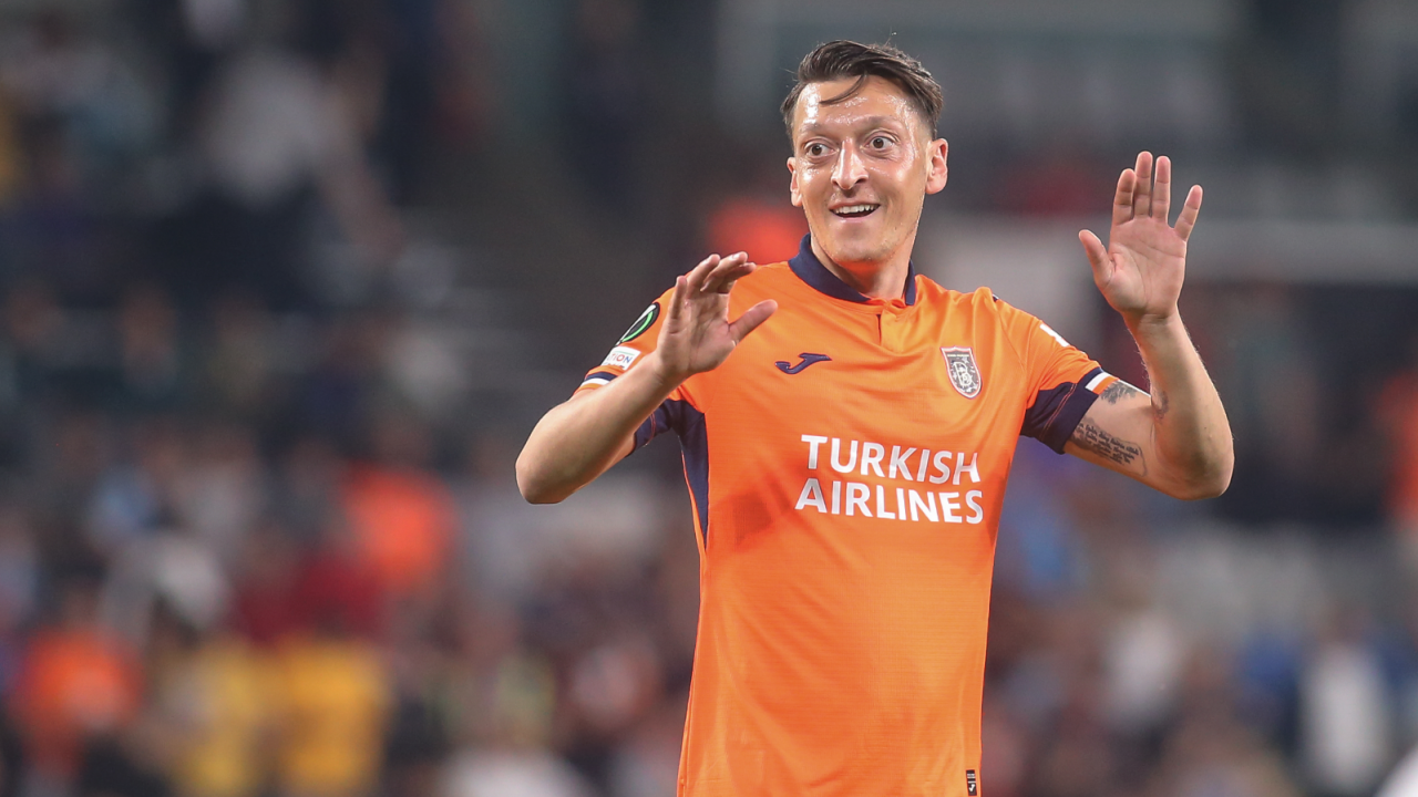 Mesut Ozil gra obecnie w tureckim Basaksehir (fot. Getty Images)