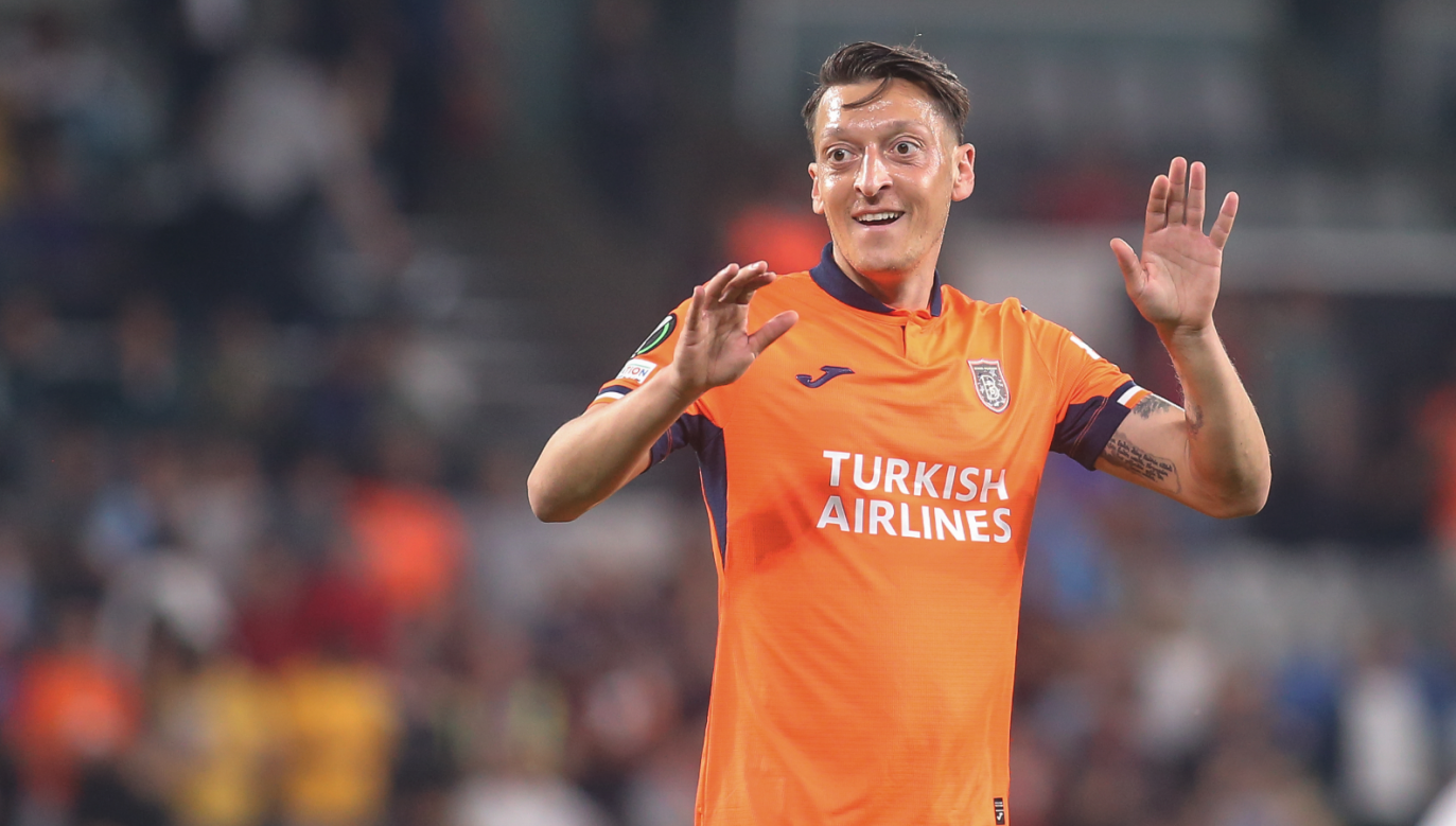 Mesut Ozil gra obecnie w tureckim Basaksehir (fot. Getty Images)