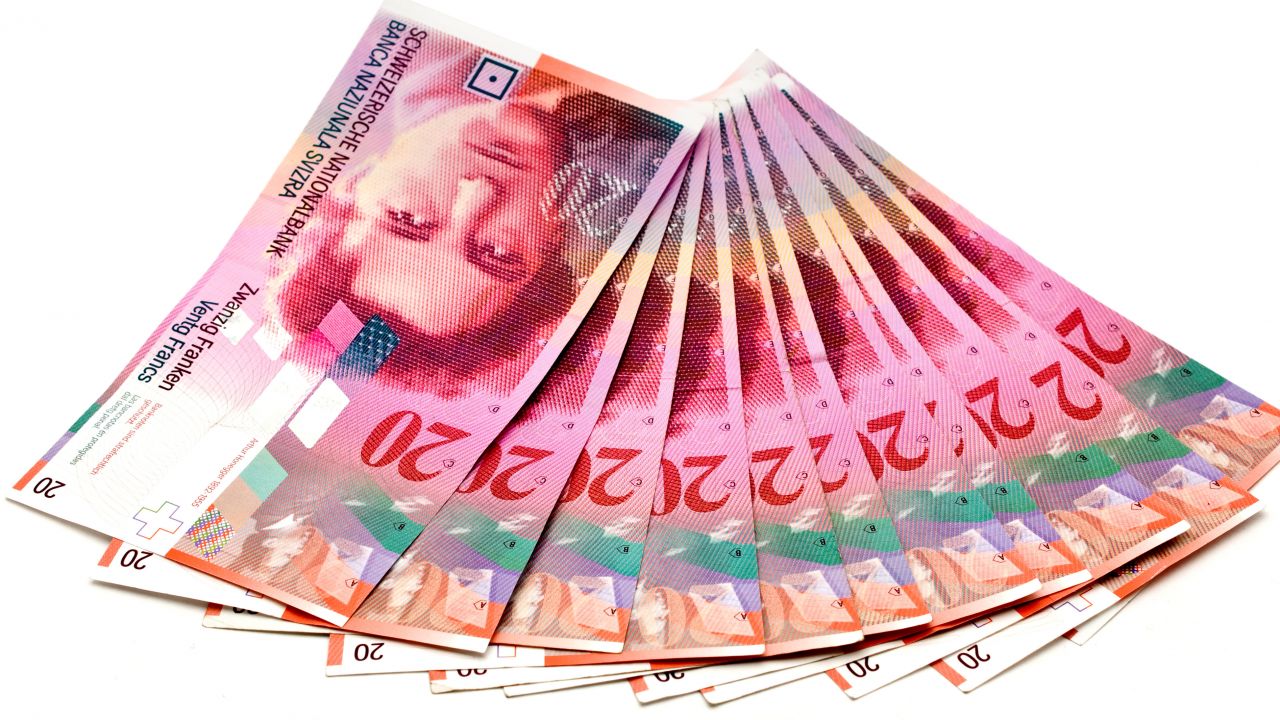Zdaniem szefa banku centralnego Szwajcarii, kurs franka jest teraz przewartościowany (fot. freeimages.com/rolve) Zdaniem szefa banku centralnego Szwajcarii, kurs franka jest teraz przewartościowany (fot. freeimages.com/rolve)