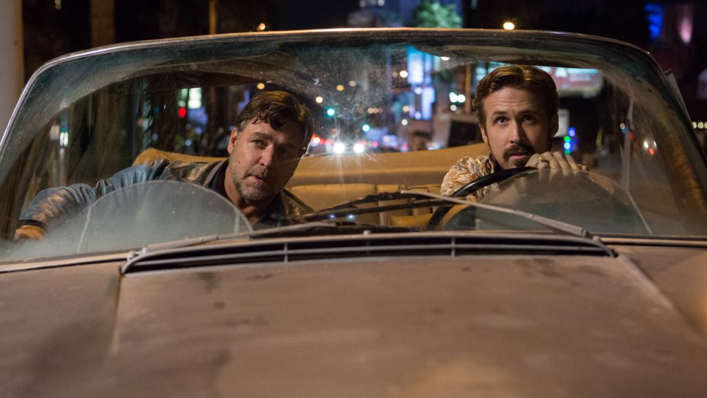 W filmie „Nice Guys. Równi goście” Russell Crowe zagrał człowieka od „brudnej roboty”. Fot. Materiały prasowe TVP