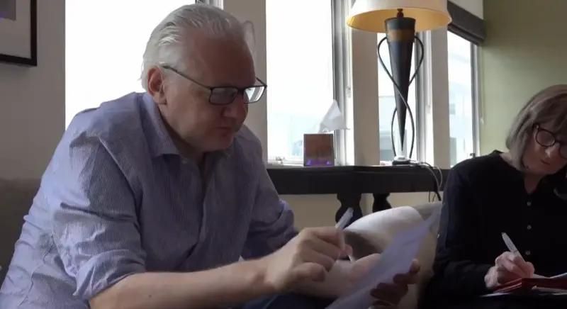 Джульян Асанж перад вылетам з Лондану. (Фота: WikiLeaks)