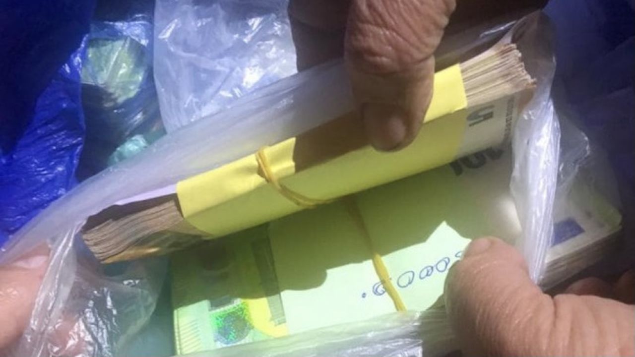 Przy zatrzymanym w Gruzji znaleziono dużą kwotę gotówki (fot. Policja łódzka)