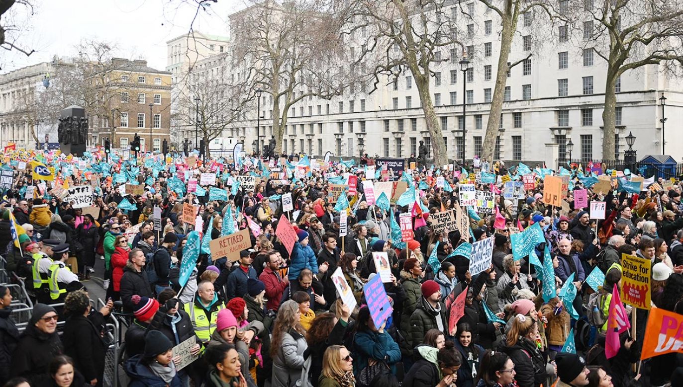 Masowe protesty w Wielkiej Brytanii (fot. PAP/EPA/NEIL HALL)