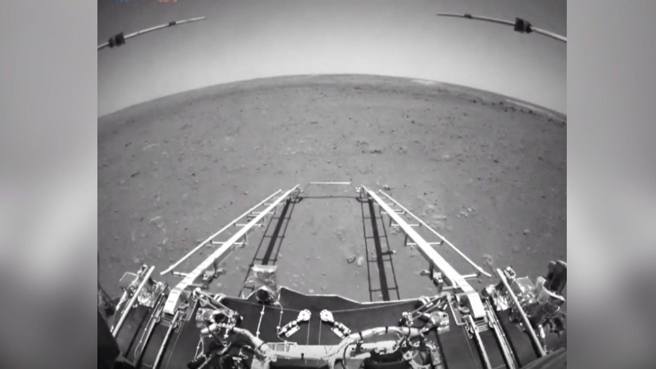Pierwsze zdjęcia z Marsa (fot.TVP Info)