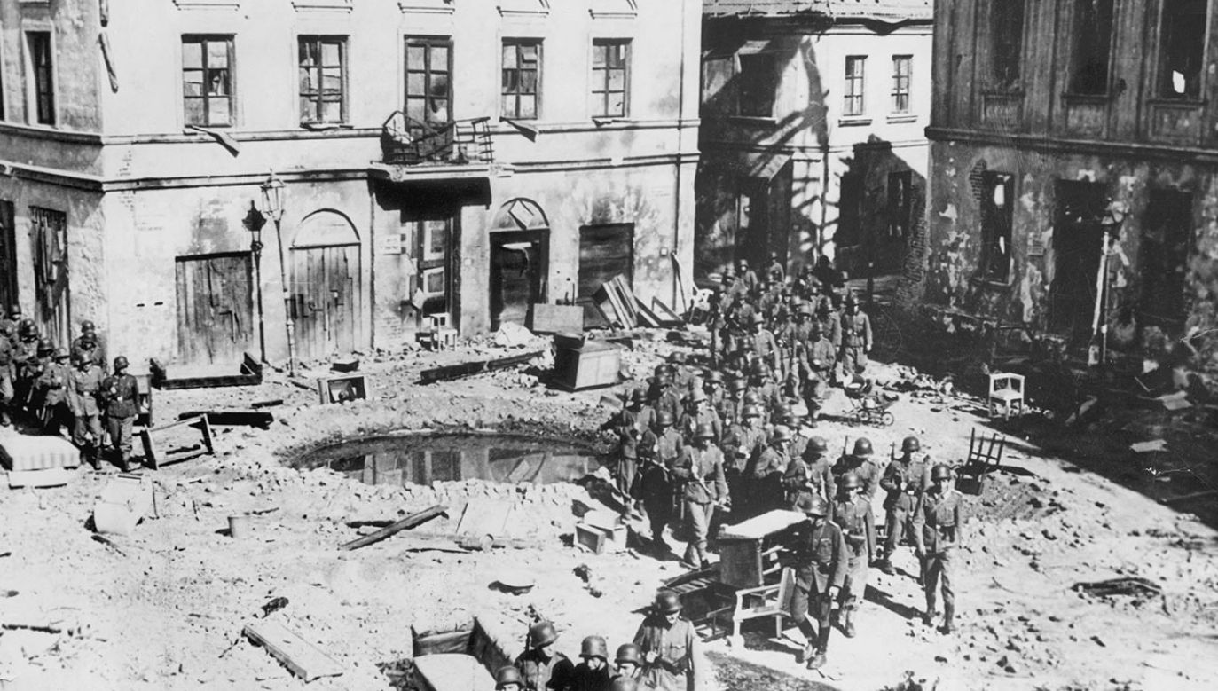  Była to największa egzekucja na terenie Warszawy wykonana przed wybuchem powstania w 1944 r. (fot. Getty Images)