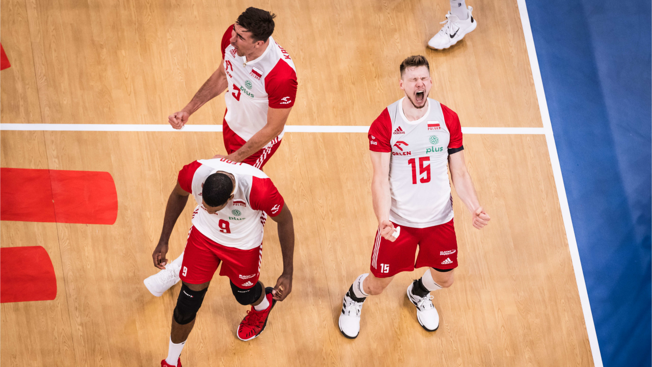 Polacy cieszący się ze zwycięstwa nad Brazylią (Fot. FIVB)